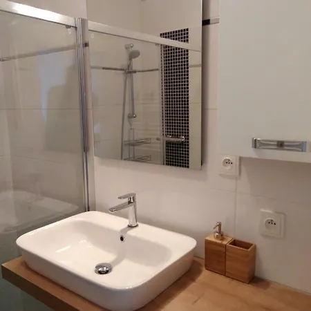 아파트 Holley 1623 *